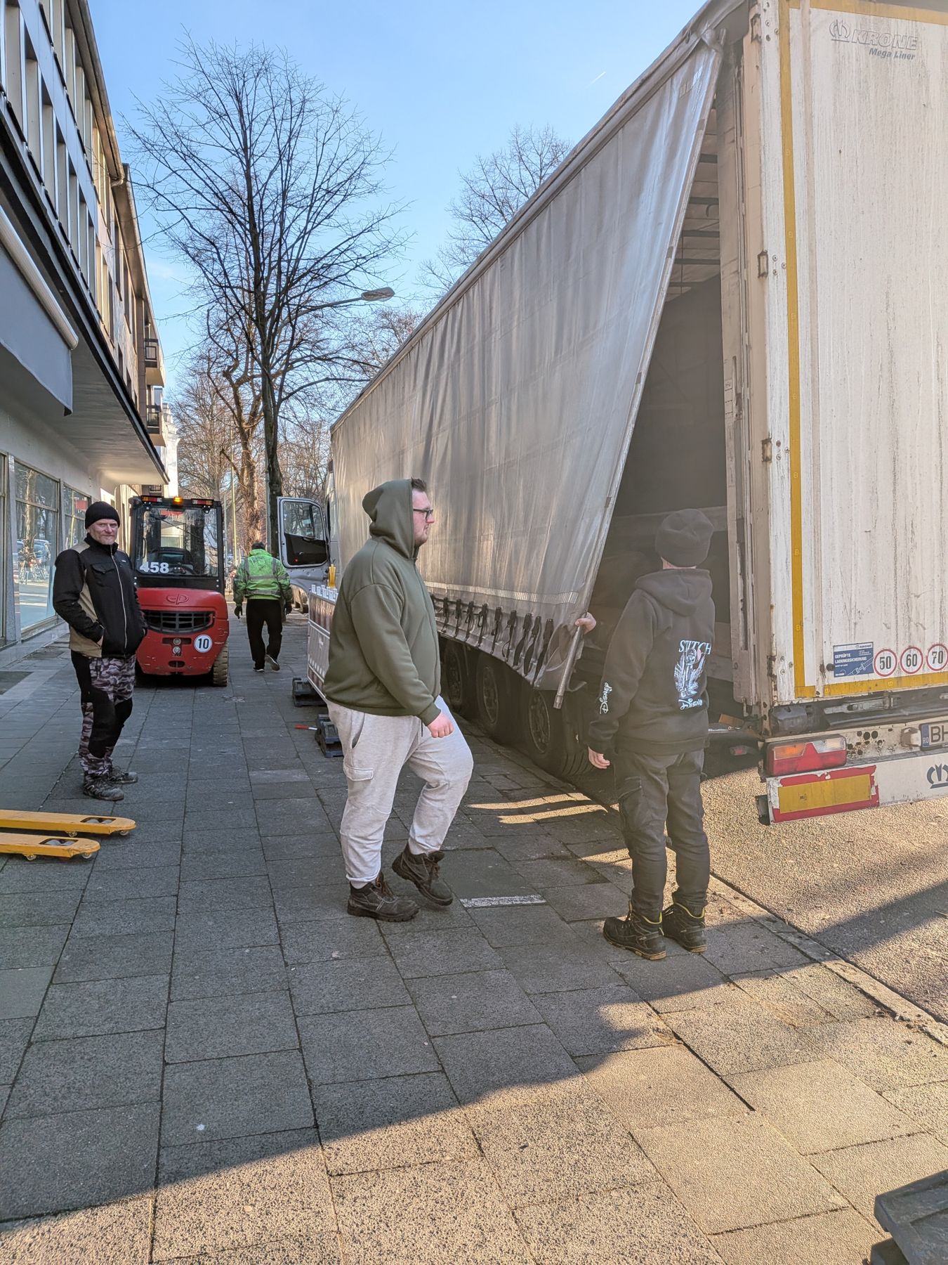 Anlieferung des Trennwandsystems